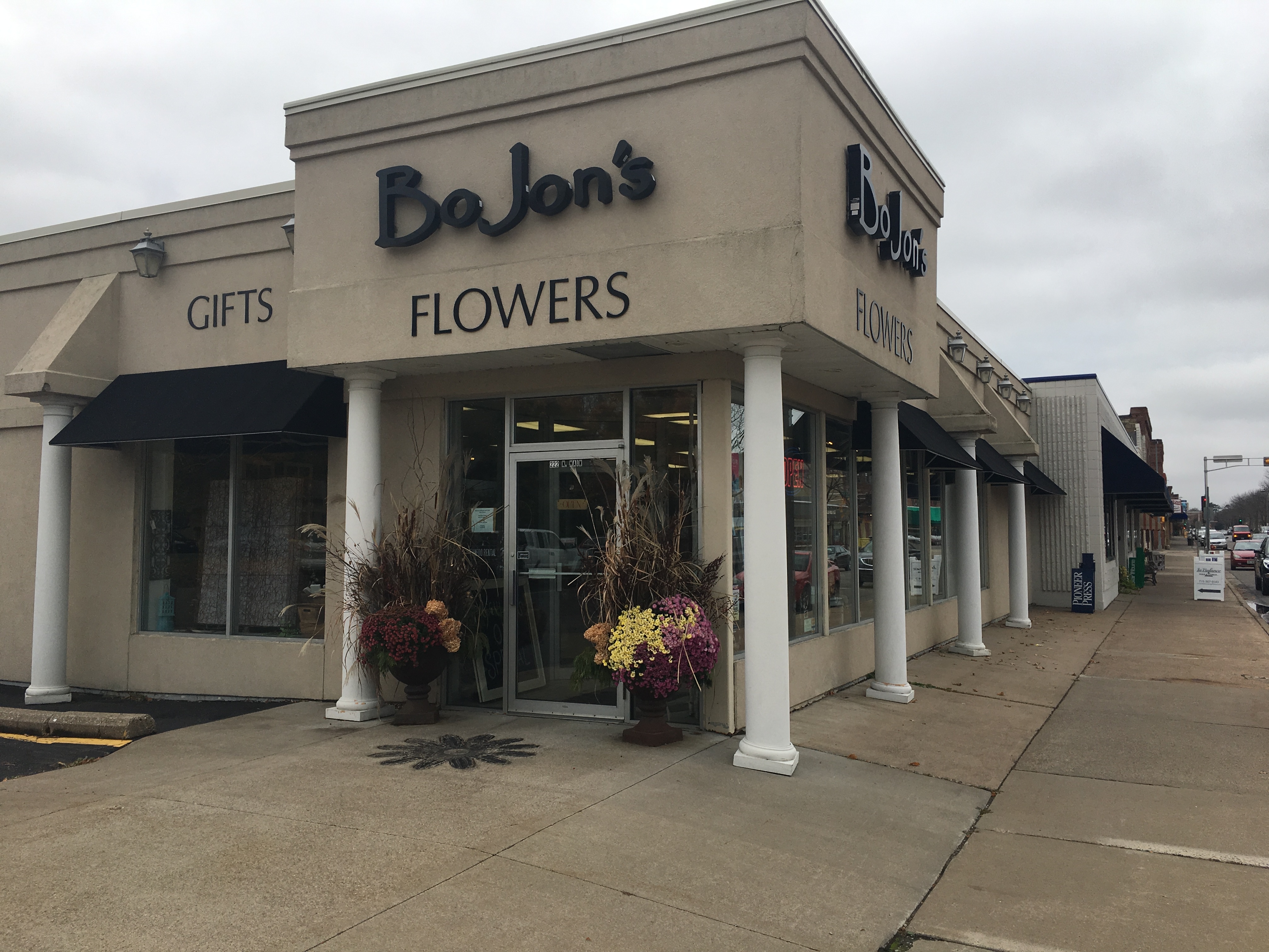 About Bo Jons Flowers And Gifts River Falls, WI Florist